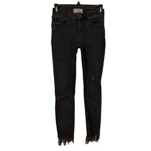 Free People Women's Gray Wash Distressed‎ Frayed Denim Jeans Size 24